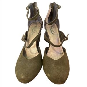 Seychelles Olive Green Velvet Heel | double strap w/ buckles | size 9 heels